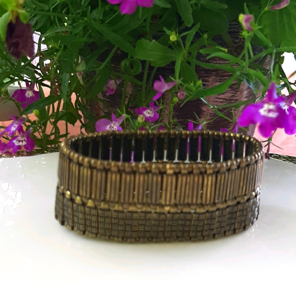 Antiquie elastic strung bracelet, vintage